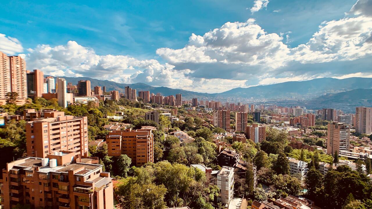 You are currently viewing Discover Medellín: The Ultimate Guide for First-Time Visitors