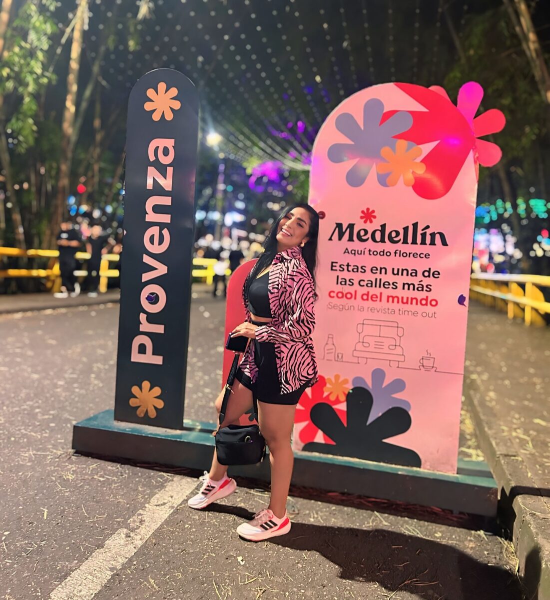 American visitors posing for a photo in Colombia, beaming with confidence after their dental makeover with veneers.