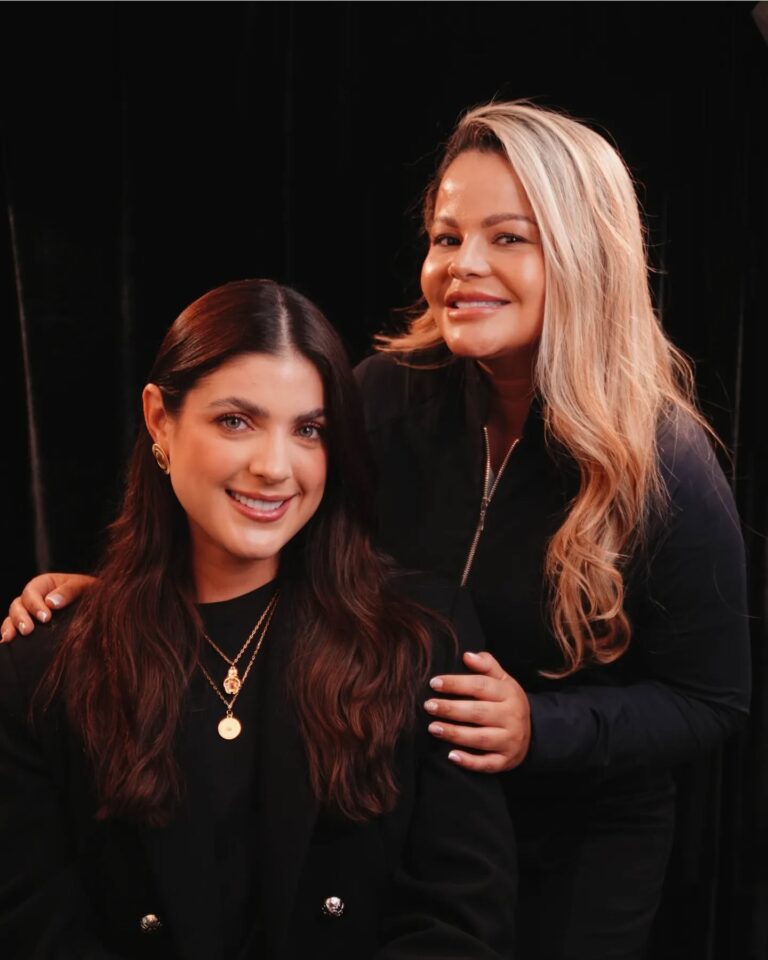 Read more about the article Cost of Veneers in Colombia vs USA: A Complete Price Breakdown for 2025