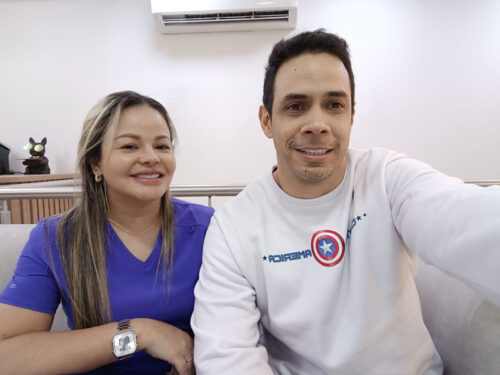Dr. Yazmin Escudero and Oscar Contreras, your dedicated dental team in Medellín, offering expert clinical care and personalized patient guidance.